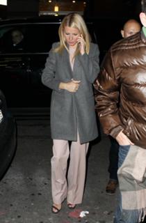 Gwyneth Paltrow feet photo thumbnail