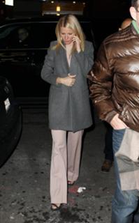 Gwyneth Paltrow feet photo thumbnail