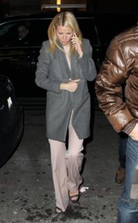 Gwyneth Paltrow feet photo thumbnail