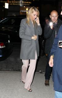 Gwyneth Paltrow feet photo thumbnail