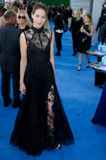 Michelle Monaghan feet photo thumbnail