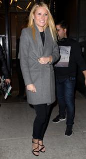 Gwyneth Paltrow feet photo thumbnail