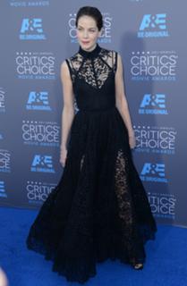Michelle Monaghan feet photo thumbnail