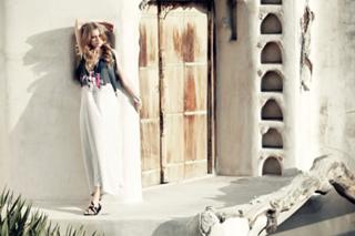 Taylor Swift feet photo thumbnail