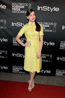 Hailee Steinfeld feet photo thumbnail