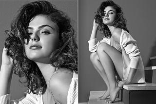 Isis Valverde feet photo thumbnail