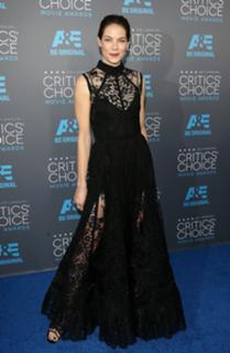 Michelle Monaghan feet photo thumbnail