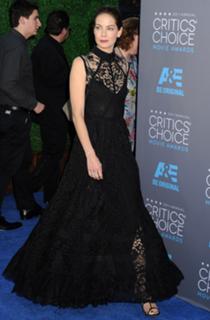 Michelle Monaghan feet photo thumbnail