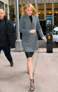 Gwyneth Paltrow feet photo thumbnail