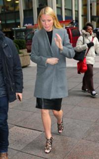 Gwyneth Paltrow feet photo thumbnail