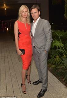Karolina Kurkova feet photo thumbnail