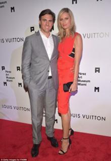 Karolina Kurkova feet photo thumbnail