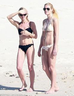 Gwyneth Paltrow feet photo thumbnail