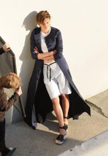 Shailene Woodley feet photo thumbnail