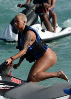 Amber Rose feet photo thumbnail