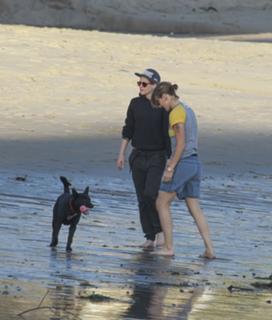 Kristen Stewart feet photo thumbnail