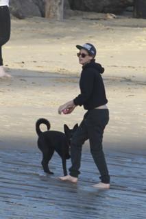 Kristen Stewart feet photo thumbnail