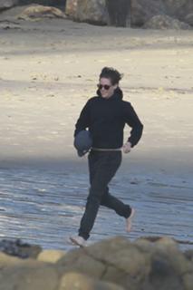 Kristen Stewart feet photo thumbnail