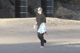 Kristen Stewart feet photo thumbnail