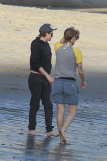 Kristen Stewart feet photo thumbnail