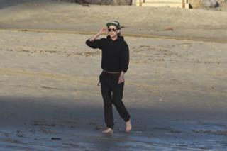 Kristen Stewart feet photo thumbnail
