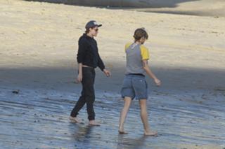 Kristen Stewart feet photo thumbnail