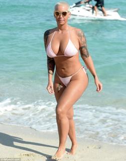 Amber Rose feet photo thumbnail