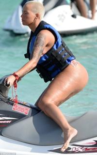 Amber Rose feet photo thumbnail
