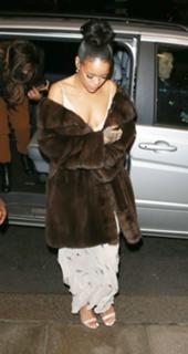 Rihanna feet photo thumbnail