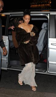Rihanna feet photo thumbnail