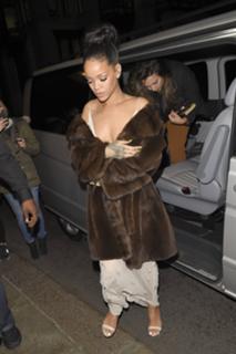Rihanna feet photo thumbnail