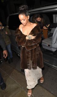 Rihanna feet photo thumbnail