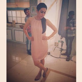 Karisma Kapoor feet photo thumbnail