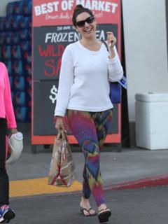 Kelly Brook feet photo thumbnail