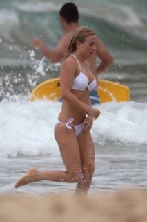 Julianne Hough feet photo thumbnail
