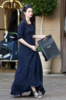 Kendall Jenner feet photo thumbnail
