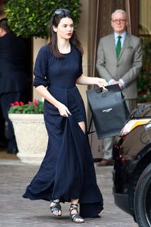 Kendall Jenner feet photo thumbnail