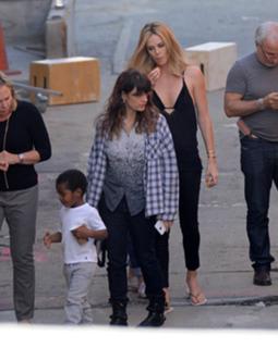 Charlize Theron feet photo thumbnail