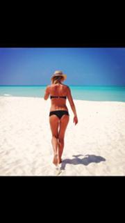 Elena Santarelli feet photo thumbnail