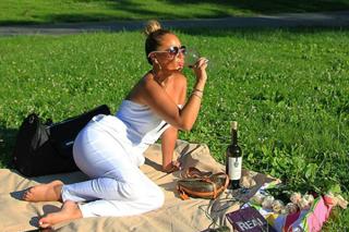 Adrienne Houghton feet photo thumbnail