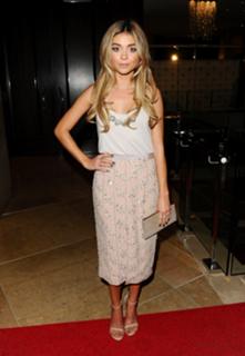 Sarah Hyland feet photo thumbnail