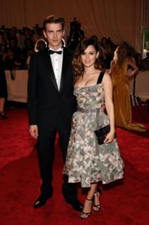 Rachel Bilson feet photo thumbnail