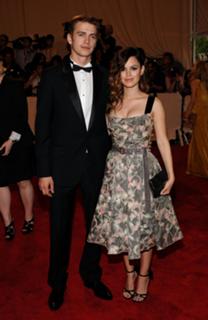 Rachel Bilson feet photo thumbnail