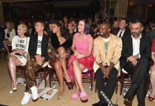 Katy Perry feet photo thumbnail