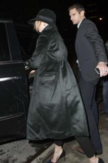 Jennifer Lawrence feet photo thumbnail