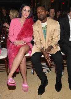 Katy Perry feet photo thumbnail