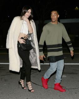 Kendall Jenner feet photo thumbnail