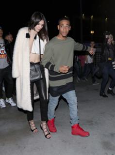 Kendall Jenner feet photo thumbnail