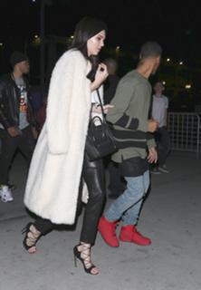 Kendall Jenner feet photo thumbnail