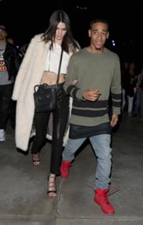 Kendall Jenner feet photo thumbnail
